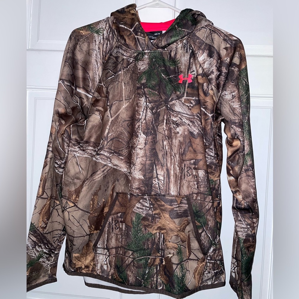 UNDER ARMOUR Women’s cold gear sweatshirt.